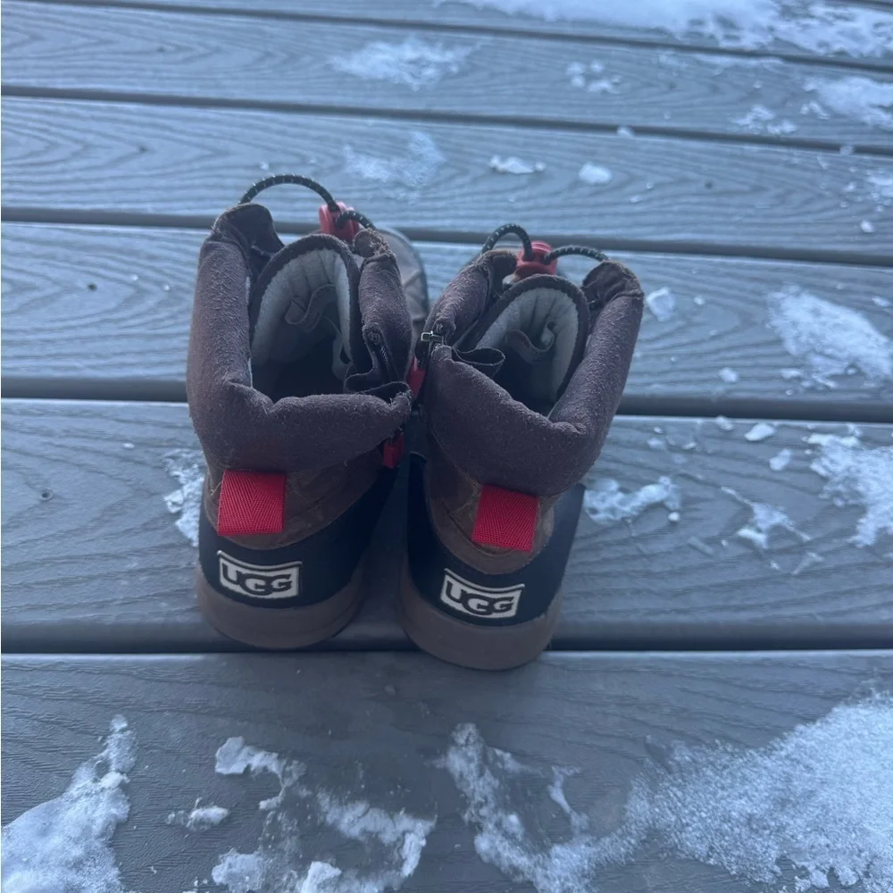 UGG Kids Winter Duck Insulated Brown Boots size 5